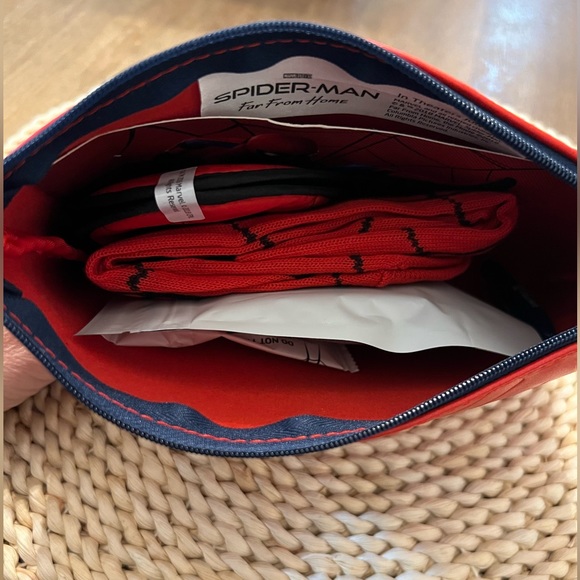 SPIDER-MAN UNITED AIRLINES FIRST CLASS LIMITED EDITION AMENITY KIT 2018-19 - Picture 4 of 13